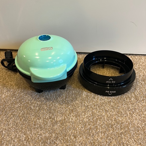 Brand new Dash pie maker - Picture 2 of 4